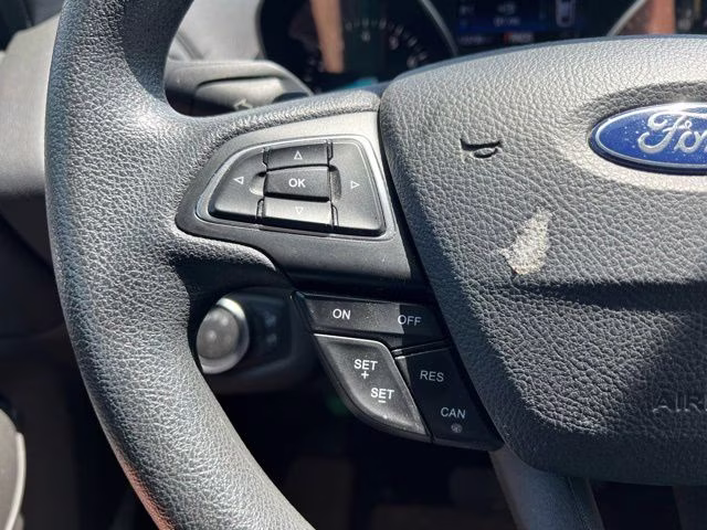 2017 White Gold Metallic Ford Escape SE FWD SUV