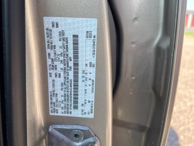 2017 White Gold Metallic Ford Escape SE FWD SUV