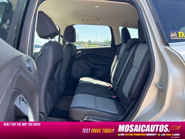 2017 White Gold Metallic Ford Escape SE FWD SUV