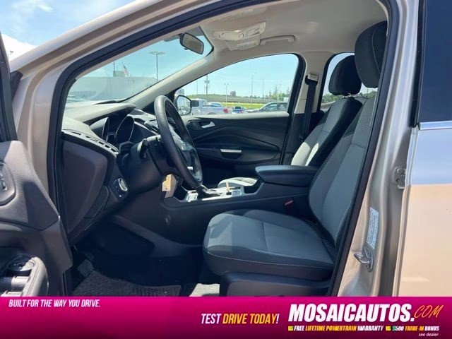 2017 White Gold Metallic Ford Escape SE FWD SUV