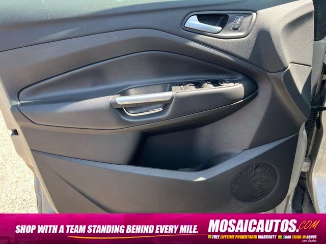 2017 White Gold Metallic Ford Escape SE FWD SUV