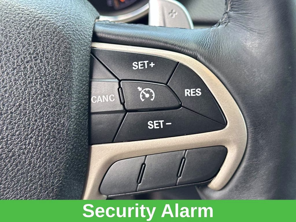 2017 Bright White Clearcoat Jeep Grand Cherokee Laredo 4X4 SUV