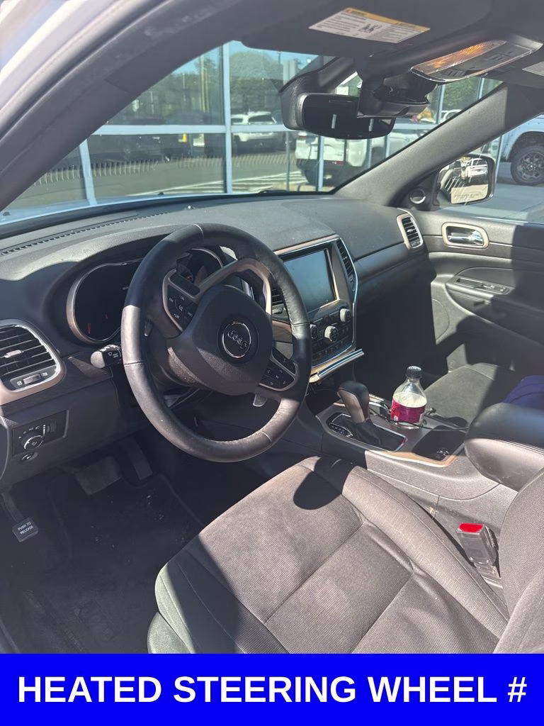2017 Bright White Clearcoat Jeep Grand Cherokee Laredo 4X4 SUV