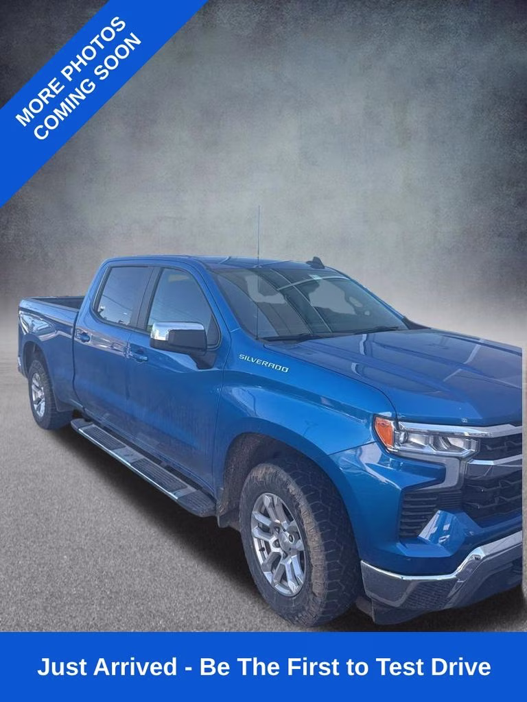 2022 Glacier Blue Metallic Chevrolet Silverado 1500 LT 4X4 Truck
