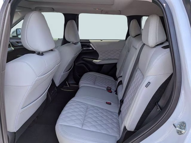 2023 White Diamond Mitsubishi Outlander SEL FWD SUV