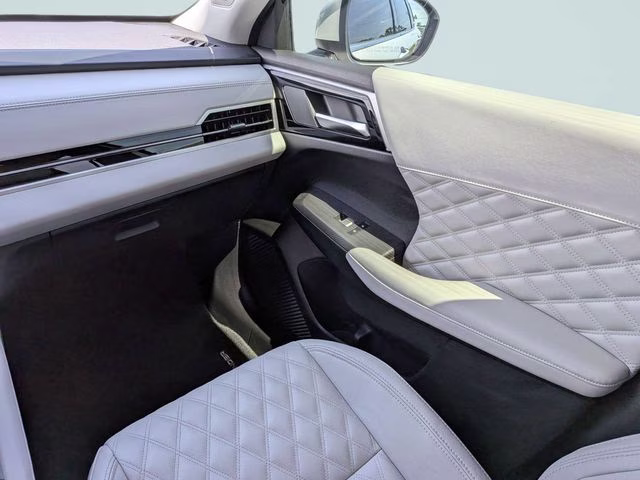 2023 White Diamond Mitsubishi Outlander SEL FWD SUV
