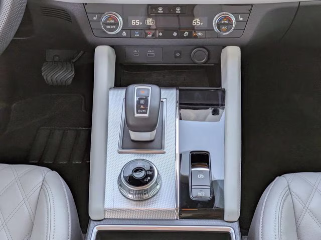 2023 White Diamond Mitsubishi Outlander SEL FWD SUV