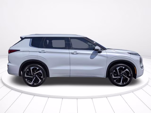 2023 White Diamond Mitsubishi Outlander SEL FWD SUV