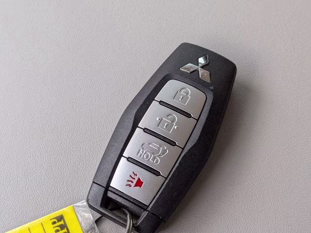 2023 White Diamond Mitsubishi Outlander SEL FWD SUV