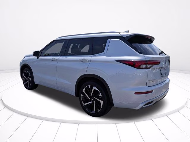 2023 White Diamond Mitsubishi Outlander SEL FWD SUV