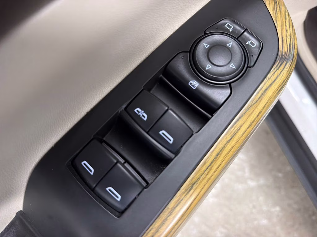 2018 White Frost Tricoat GMC Acadia Denali FWD SUV