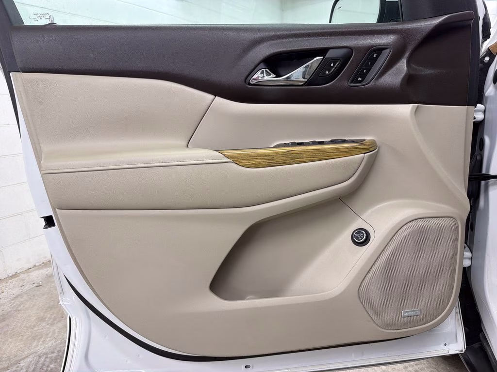 2018 White Frost Tricoat GMC Acadia Denali FWD SUV
