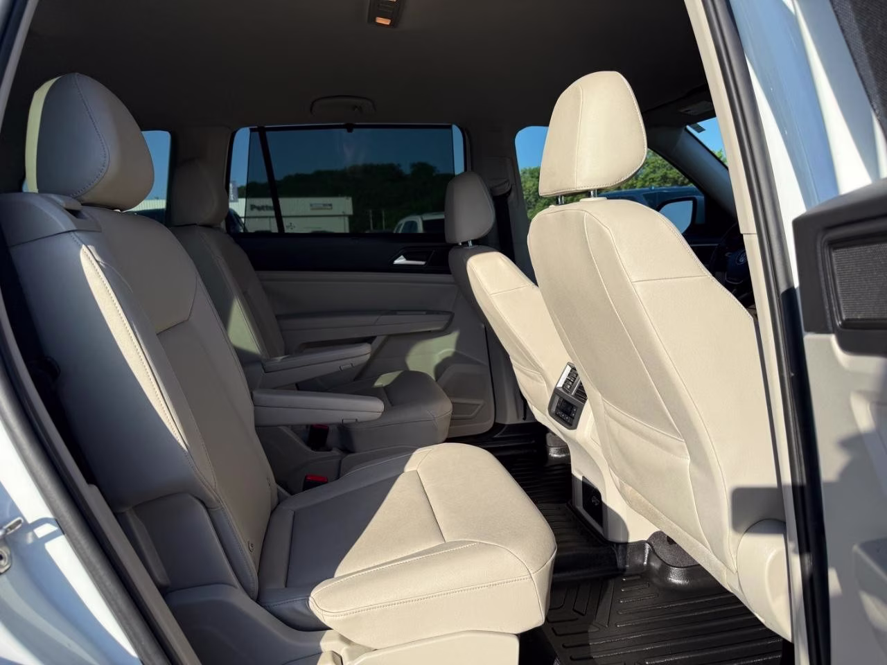 2020 Pure White Volkswagen Atlas 3.6L V6 SE 4MOTION AWD SUV