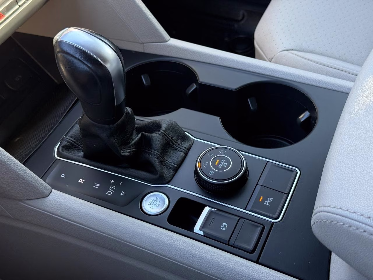 2020 Pure White Volkswagen Atlas 3.6L V6 SE 4MOTION AWD SUV