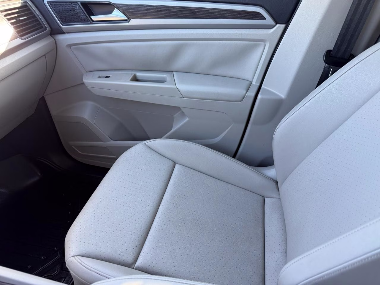 2020 Pure White Volkswagen Atlas 3.6L V6 SE 4MOTION AWD SUV