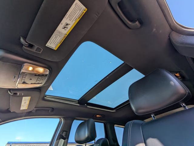 2015 Bright White Clearcoat Jeep Grand Cherokee Limited 4X4 SUV