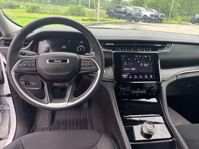 2024 Bright White Clearcoat Jeep Grand Cherokee L Laredo 4X4 SUV
