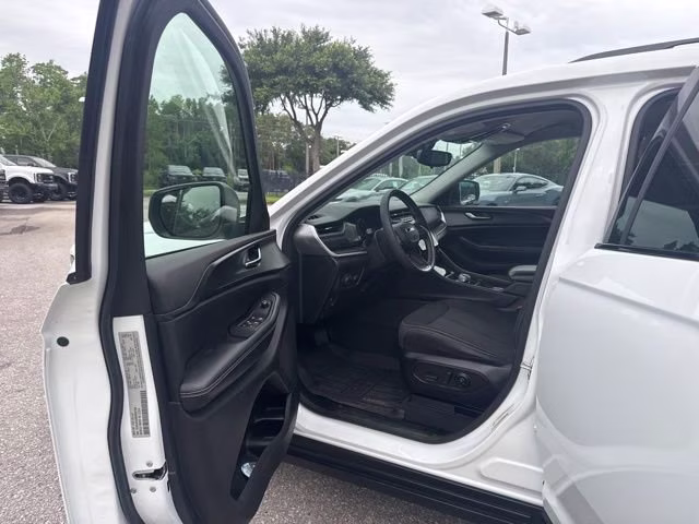 2024 Bright White Clearcoat Jeep Grand Cherokee L Laredo 4X4 SUV