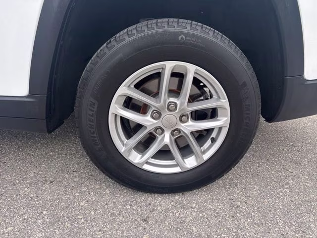 2024 Bright White Clearcoat Jeep Grand Cherokee L Laredo 4X4 SUV