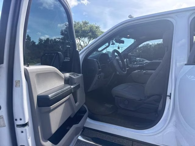 2018 Oxford White Ford F-150 XLT Crew Cab Pickup RWD Truck