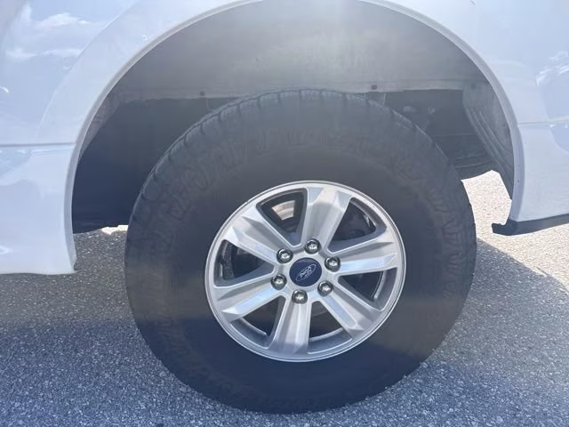 2018 Oxford White Ford F-150 XLT Crew Cab Pickup RWD Truck