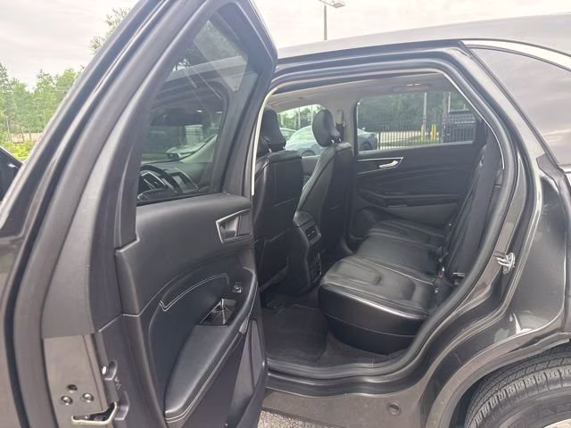 2019 Magnetic Metallic Ford Edge Titanium FWD SUV