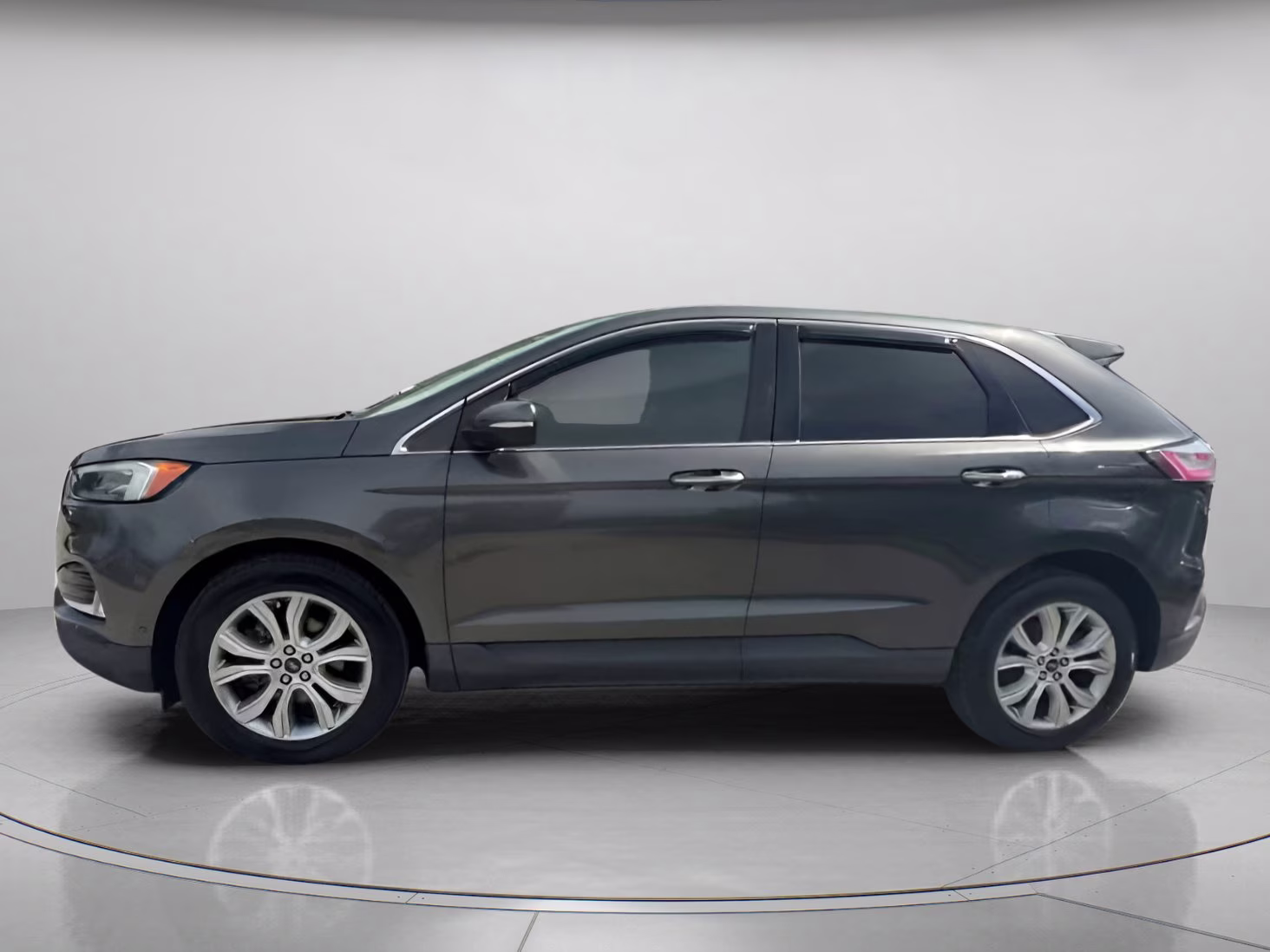 2019 Magnetic Metallic Ford Edge Titanium FWD SUV