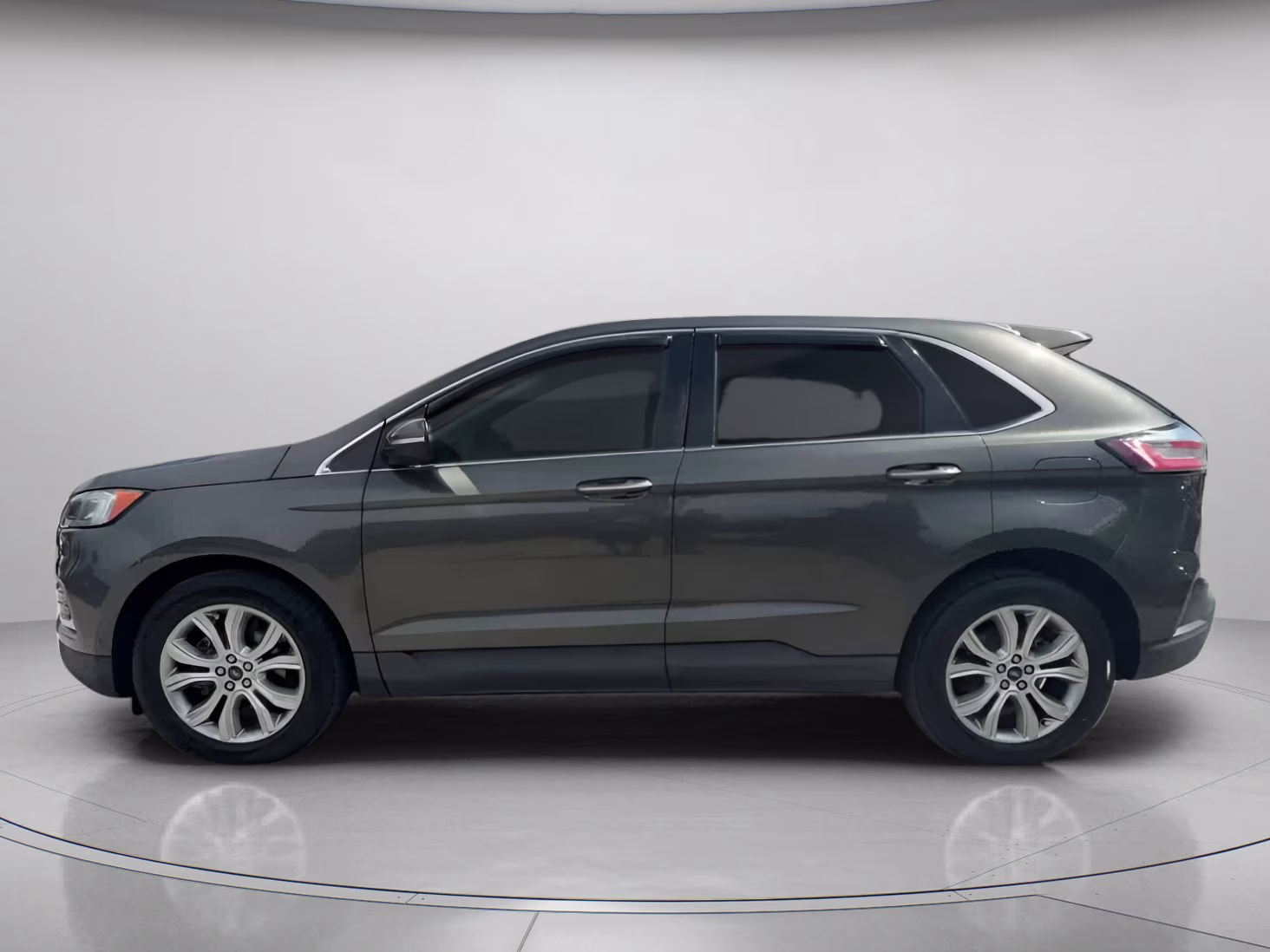 2019 Magnetic Metallic Ford Edge Titanium FWD SUV