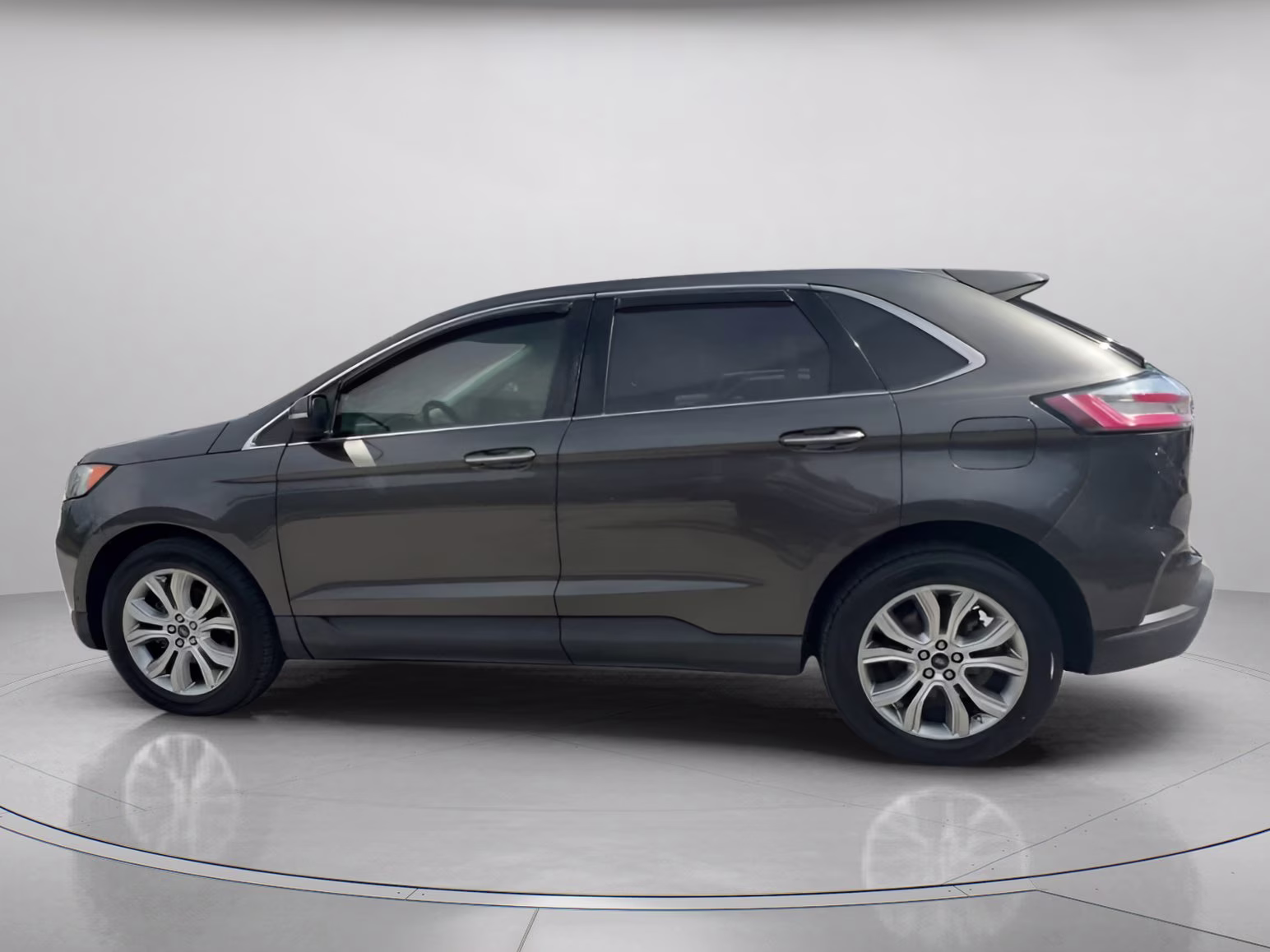 2019 Magnetic Metallic Ford Edge Titanium FWD SUV