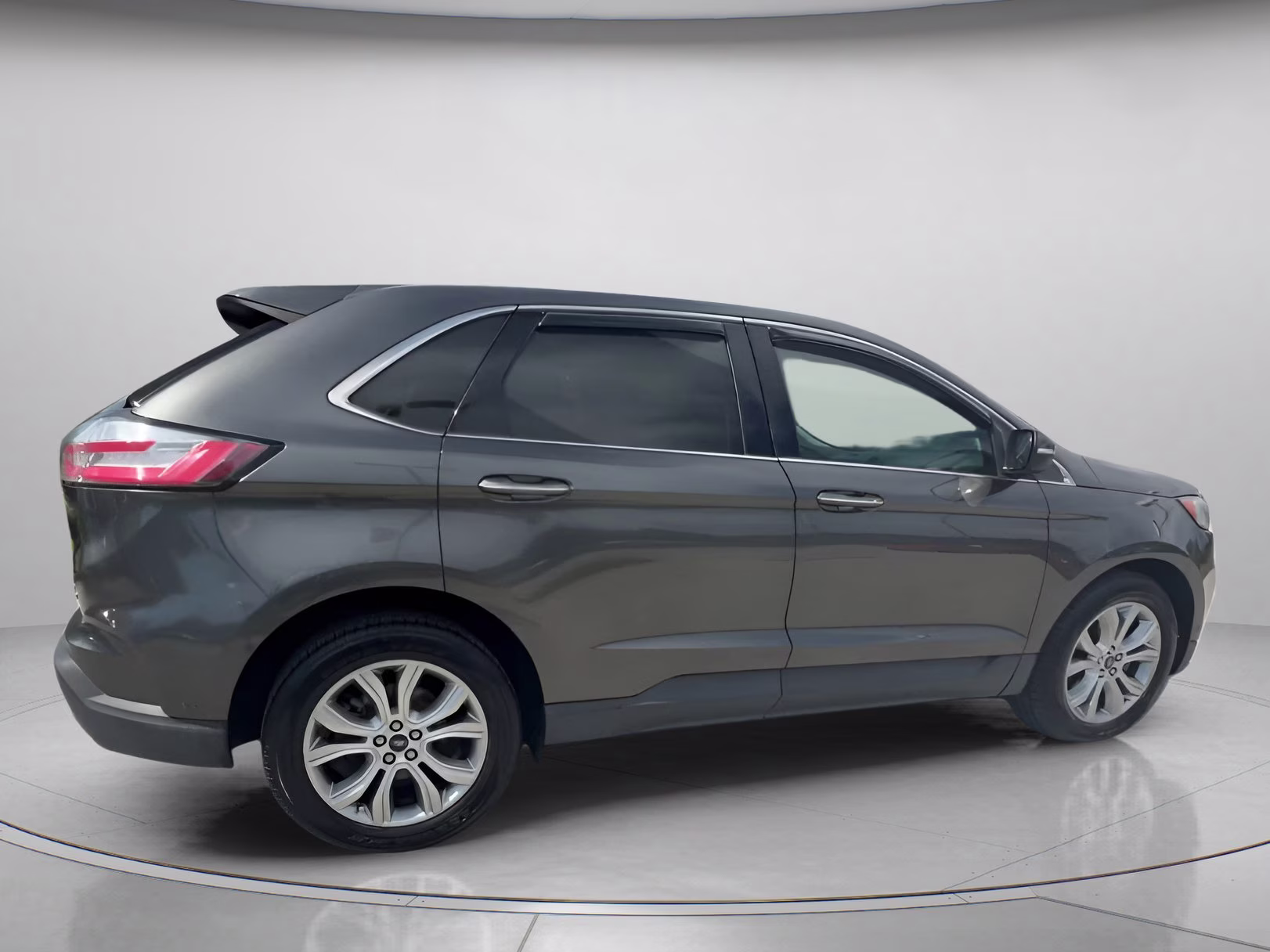 2019 Magnetic Metallic Ford Edge Titanium FWD SUV