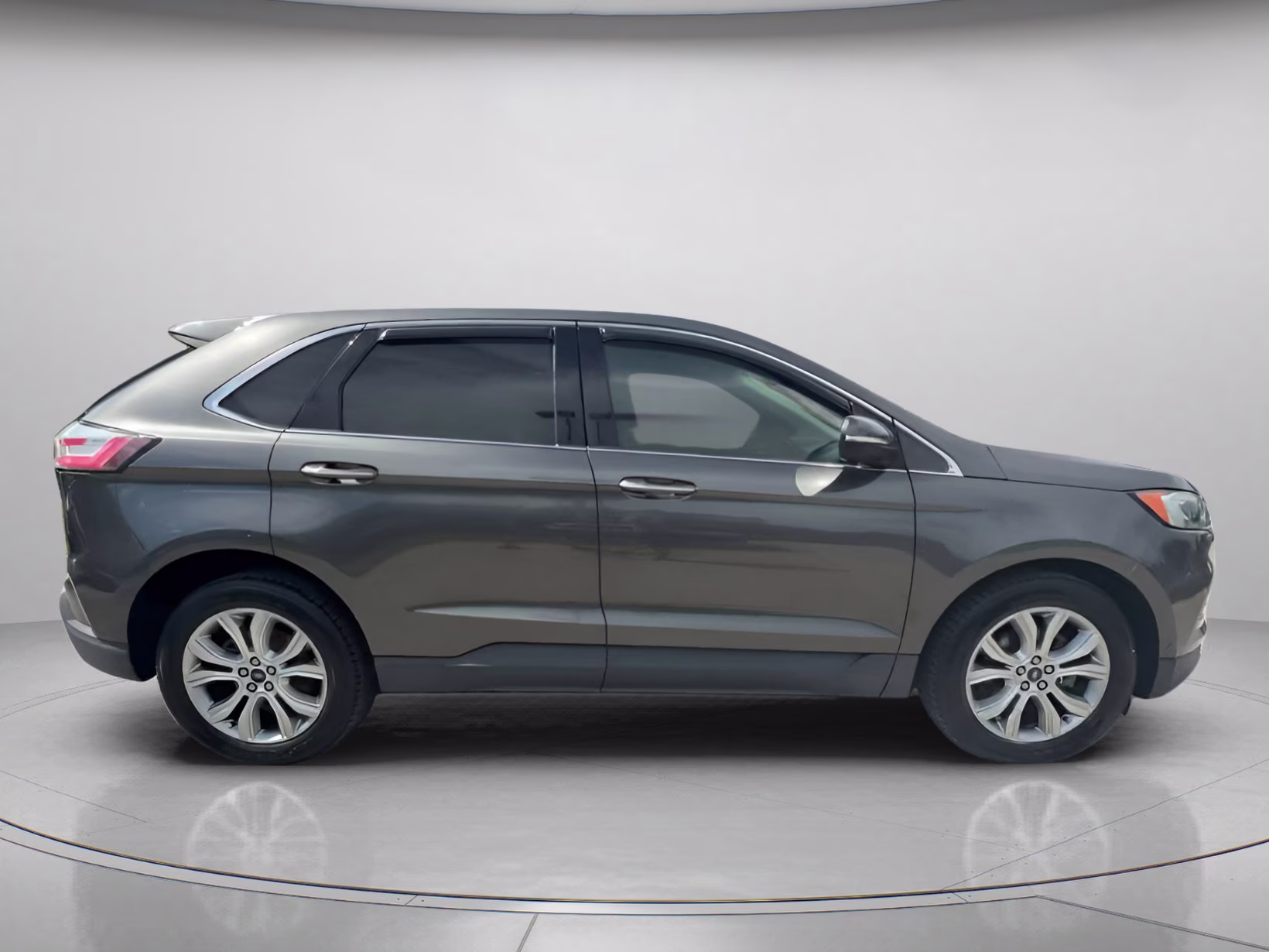 2019 Magnetic Metallic Ford Edge Titanium FWD SUV