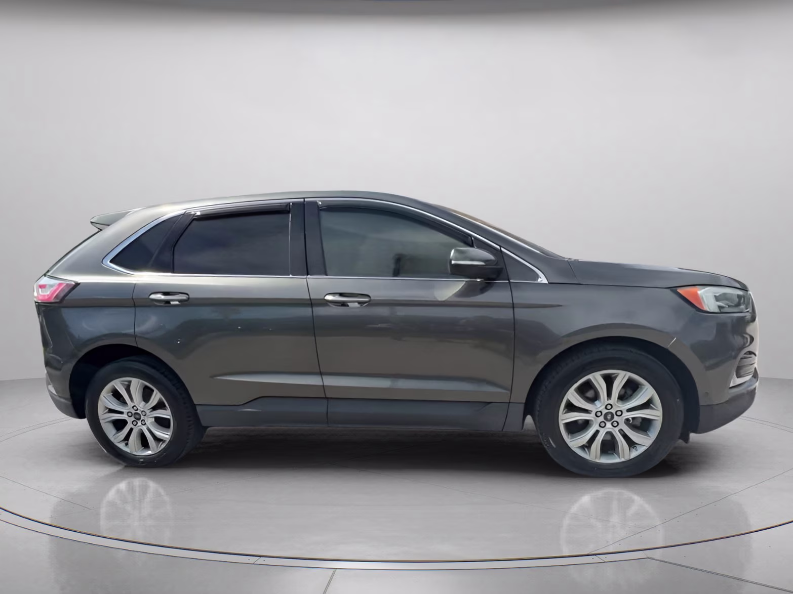 2019 Magnetic Metallic Ford Edge Titanium FWD SUV
