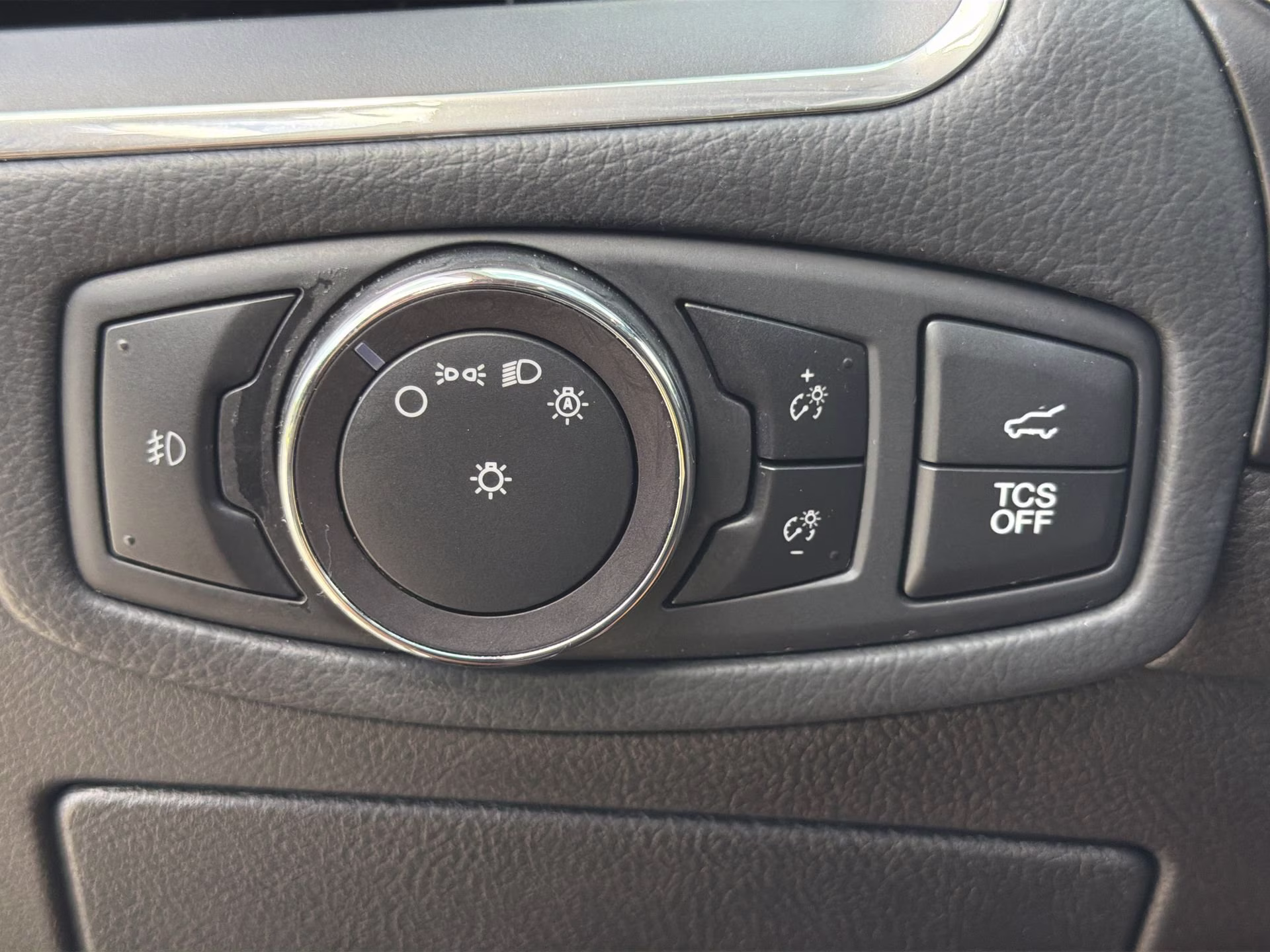 2019 Magnetic Metallic Ford Edge Titanium FWD SUV