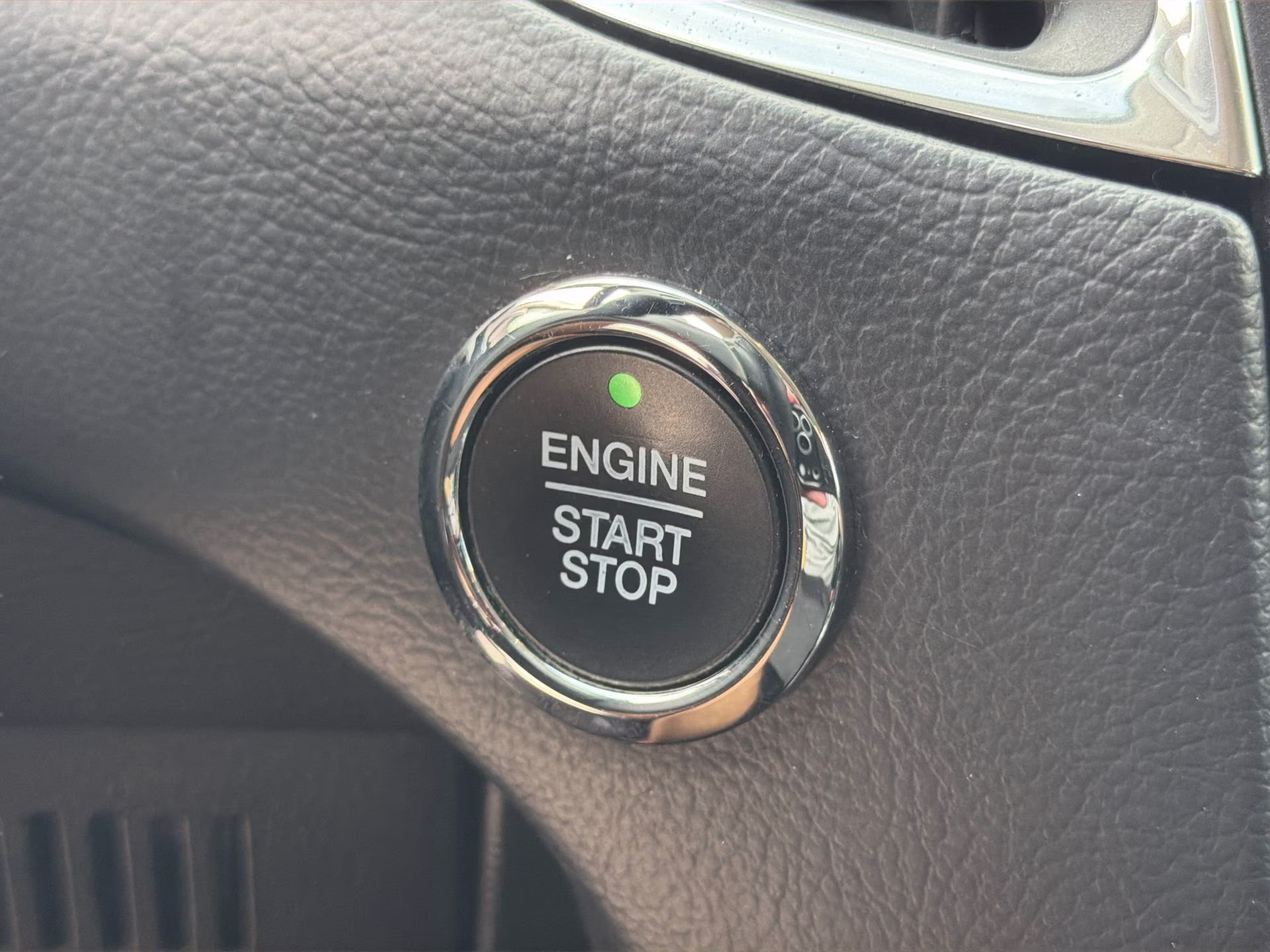 2019 Magnetic Metallic Ford Edge Titanium FWD SUV