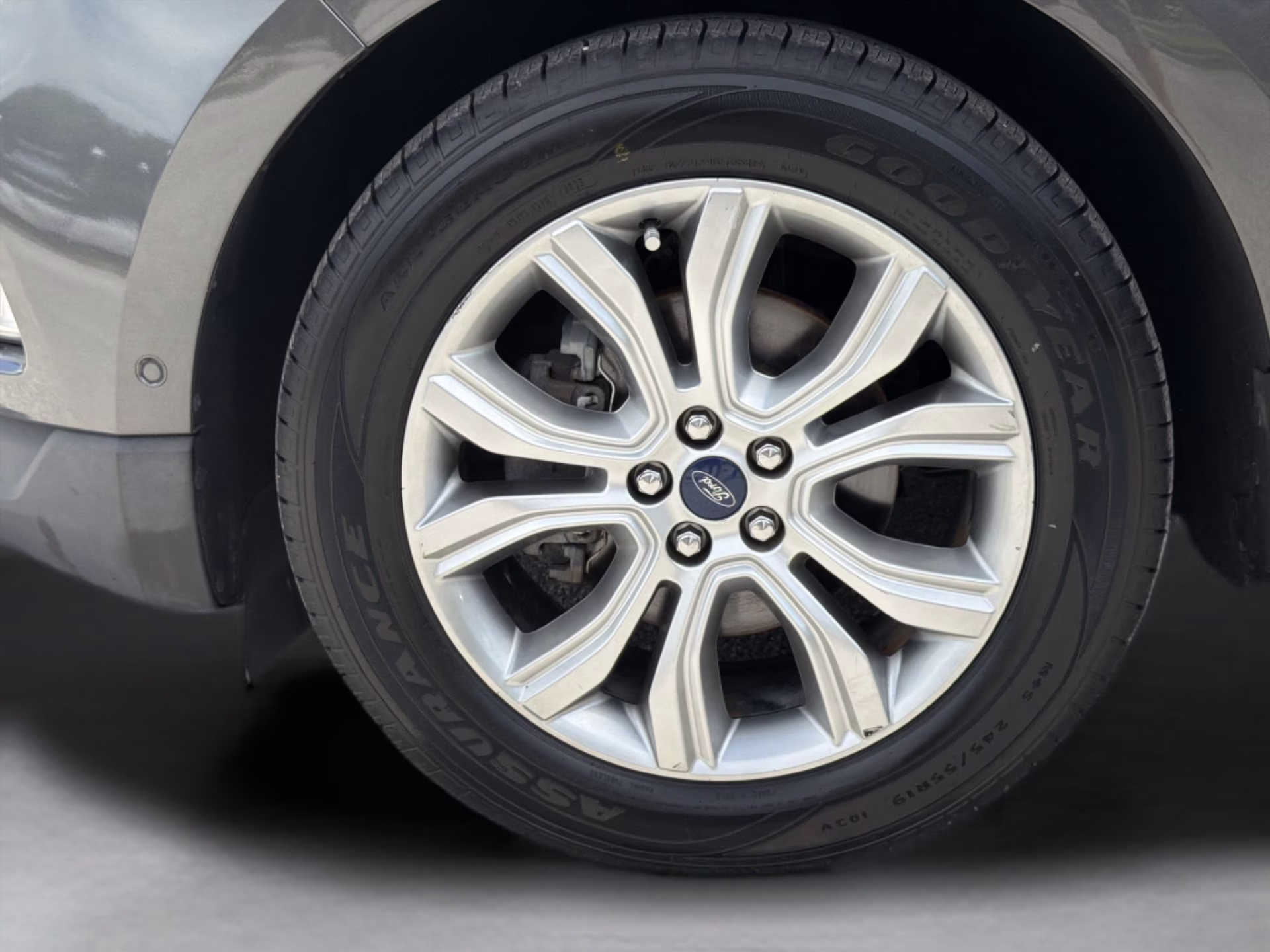 2019 Magnetic Metallic Ford Edge Titanium FWD SUV