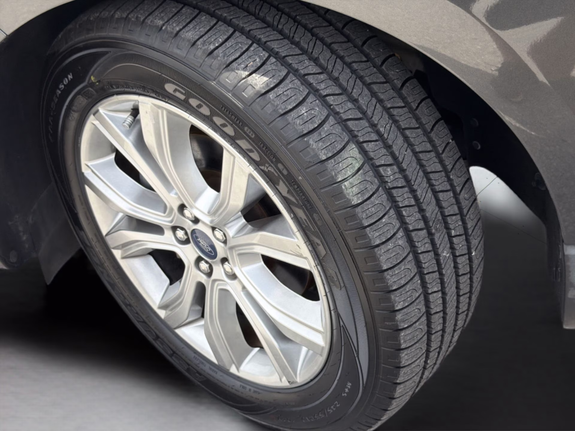 2019 Magnetic Metallic Ford Edge Titanium FWD SUV