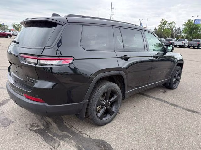 2022 Diamond Black Crystal Pearlcoat Jeep Grand Cherokee L Limited 4X4 SUV