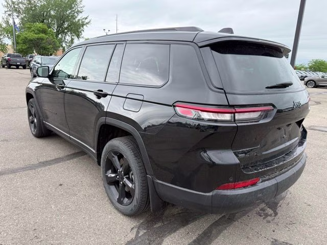 2022 Diamond Black Crystal Pearlcoat Jeep Grand Cherokee L Limited 4X4 SUV