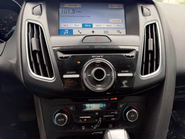 2016 Blue Ford Focus SE FWD Sedan