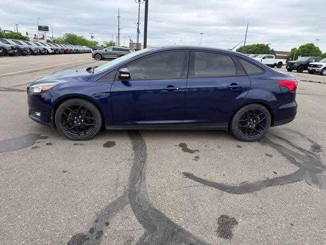 2016 Blue Ford Focus SE FWD Sedan
