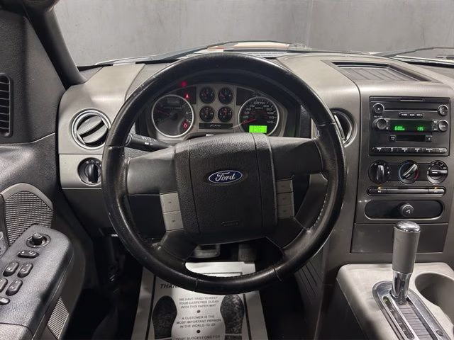2005 Silver Clearcoat Metallic Ford F-150 XLT 4X4 Truck