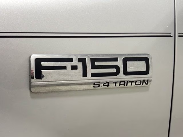 2005 Silver Clearcoat Metallic Ford F-150 XLT 4X4 Truck