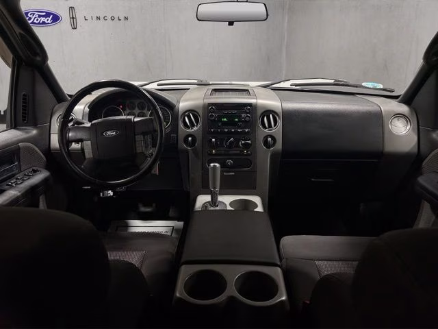 2005 Silver Clearcoat Metallic Ford F-150 XLT 4X4 Truck