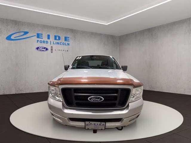 2005 Silver Clearcoat Metallic Ford F-150 XLT 4X4 Truck