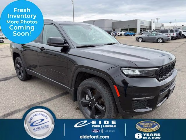 2022 Diamond Black Crystal Pearlcoat Jeep Grand Cherokee L Limited 4X4 SUV