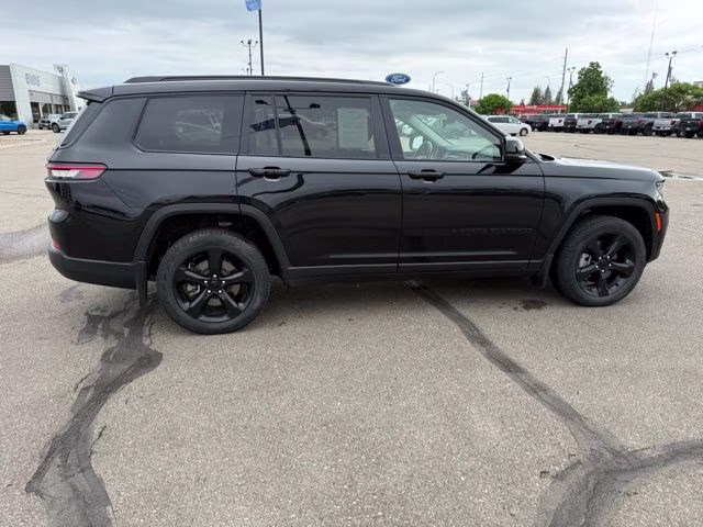2022 Diamond Black Crystal Pearlcoat Jeep Grand Cherokee L Limited 4X4 SUV