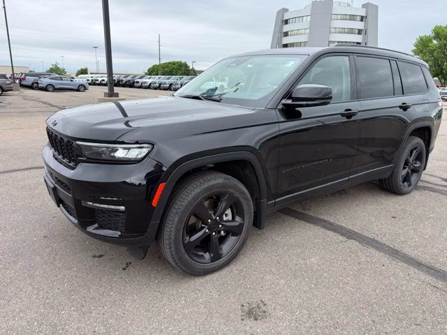 2022 Diamond Black Crystal Pearlcoat Jeep Grand Cherokee L Limited 4X4 SUV