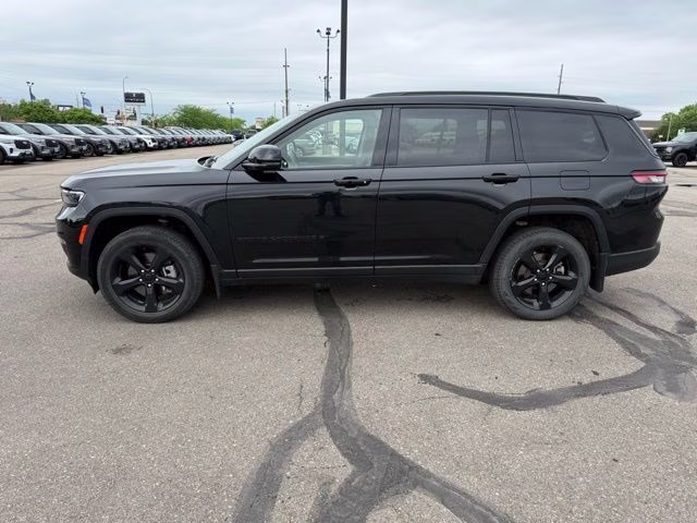 2022 Diamond Black Crystal Pearlcoat Jeep Grand Cherokee L Limited 4X4 SUV