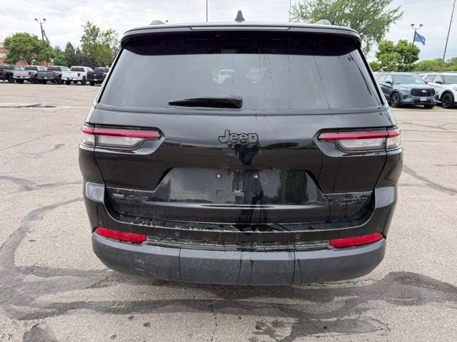 2022 Diamond Black Crystal Pearlcoat Jeep Grand Cherokee L Limited 4X4 SUV