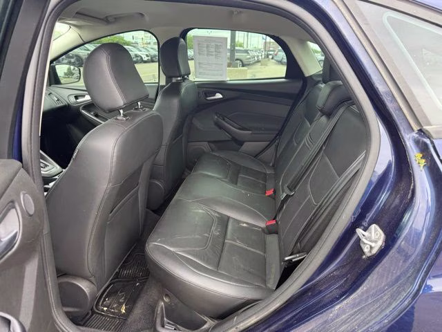 2016 Blue Ford Focus SE FWD Sedan